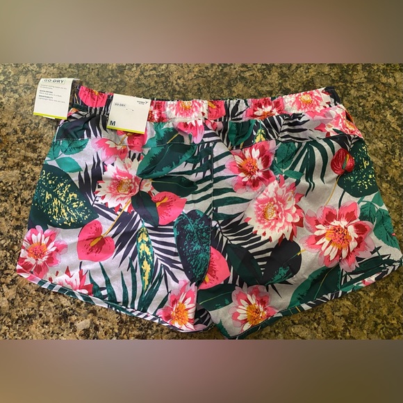 NWT Active Go Dry Tropical Floral Dolphin-Hem Run Shorts - Picture 2 of 3